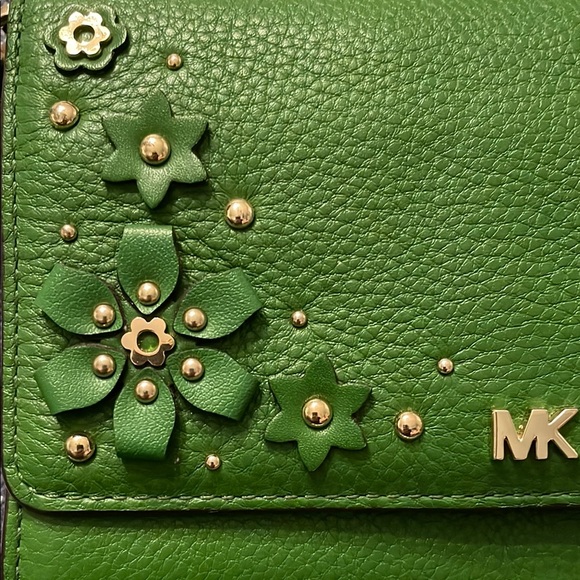 Michael Kors Green Textured Leather Crossbody Bag - Picture 11 of 13